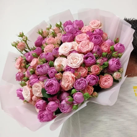 Мега букет из 21 кустовой пионовидной розы Мисти баблзной розы